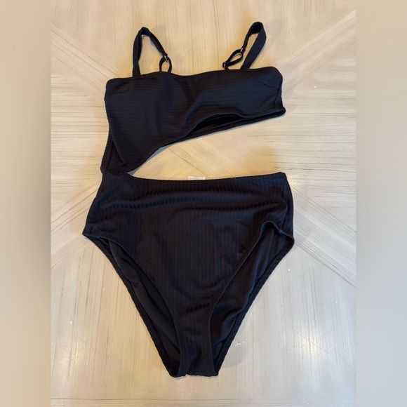 Shade & Shore Women's Ribbed Cut Out One Piece Swimsuit - Size Small - EUC! - Picture 5 of 14